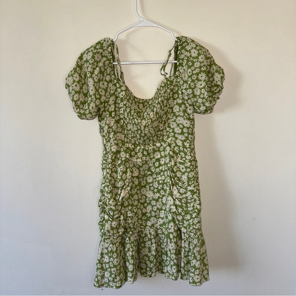 ASTR the Label Green and Taupe Ditsy Square Neck Ruched
Dress Size Medium - Picture 6 of 9